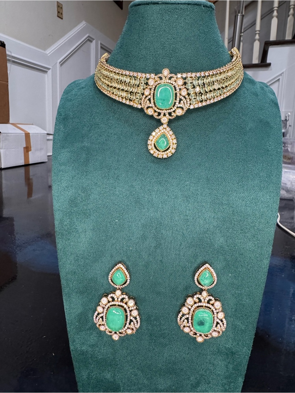 Fashion Jewelry Gold Choker Necklace with Green Stones and Matching Earrings